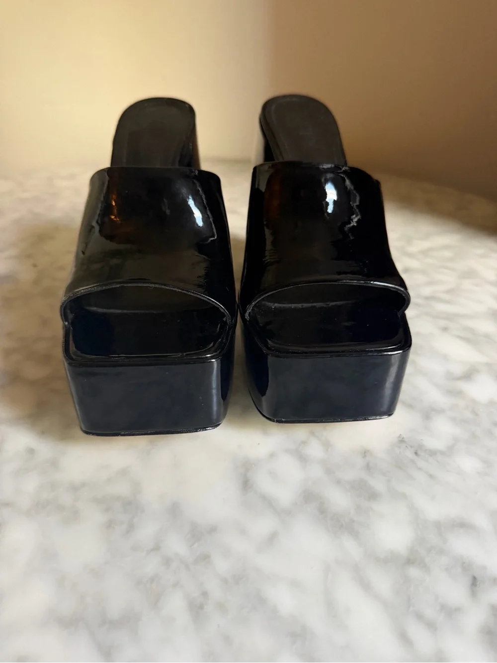 SCHUTZ sleek black